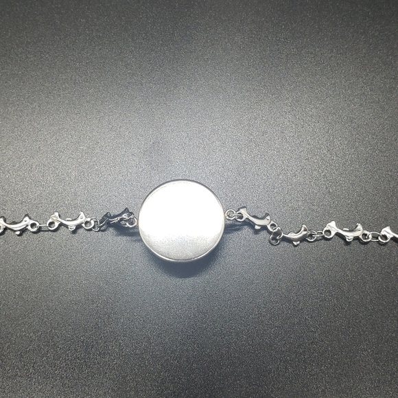 NWOT Silver Tone Dolphin Benzel Adjustable Bracelet - Picture 7 of 7